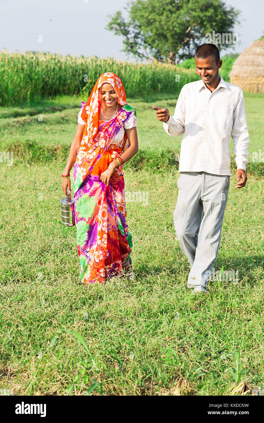 2 Les agriculteurs ruraux indiens Couple Lunch Box Farm Banque D'Images