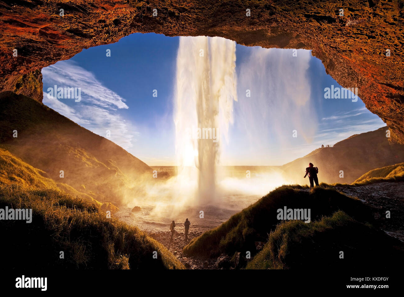 Cascade de Seljalandsfoss en arrière-plan avec les gens,Seljalandsa,Île du Sud,Island Banque D'Images