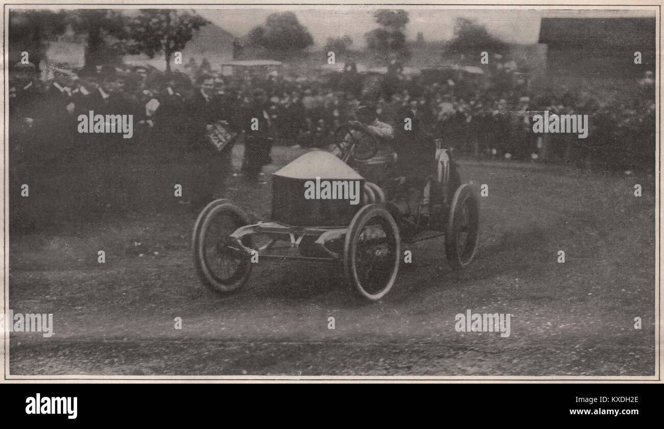 Wagner, sur ses 100 chevaux, Darracq, à mi-chemin autour de l'épingle à son tour. Cette voiture a gagné la course, couvrant les 297,1 milles en 4 … Banque D'Images