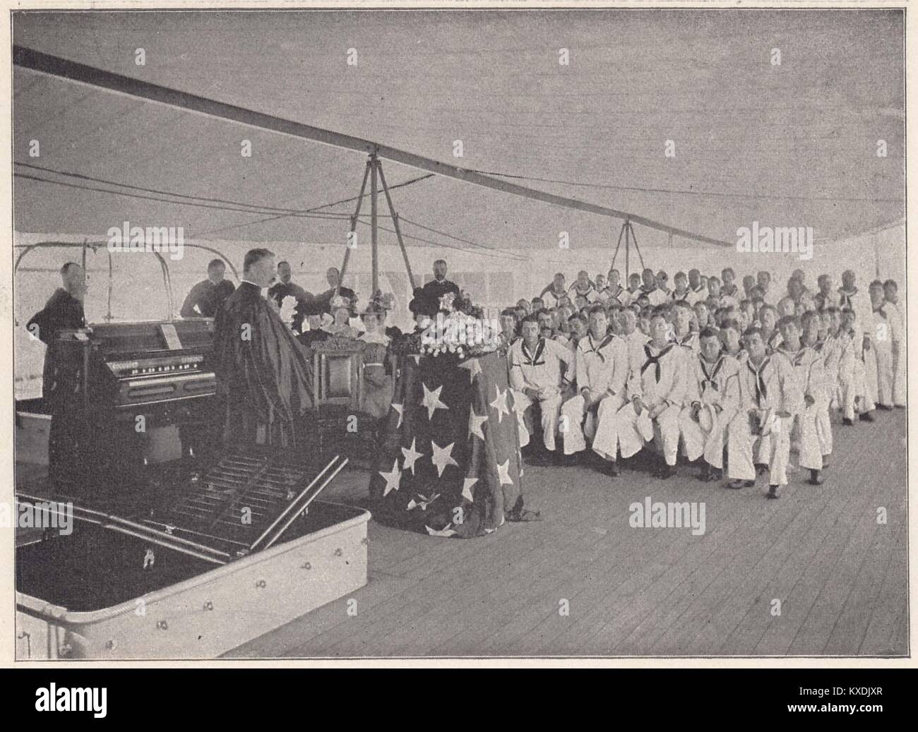 Le service divin sur les États-Unis Battleship Texas - le service divin à bord d'un homme de guerre est exploitée avec toute la solennité … Banque D'Images