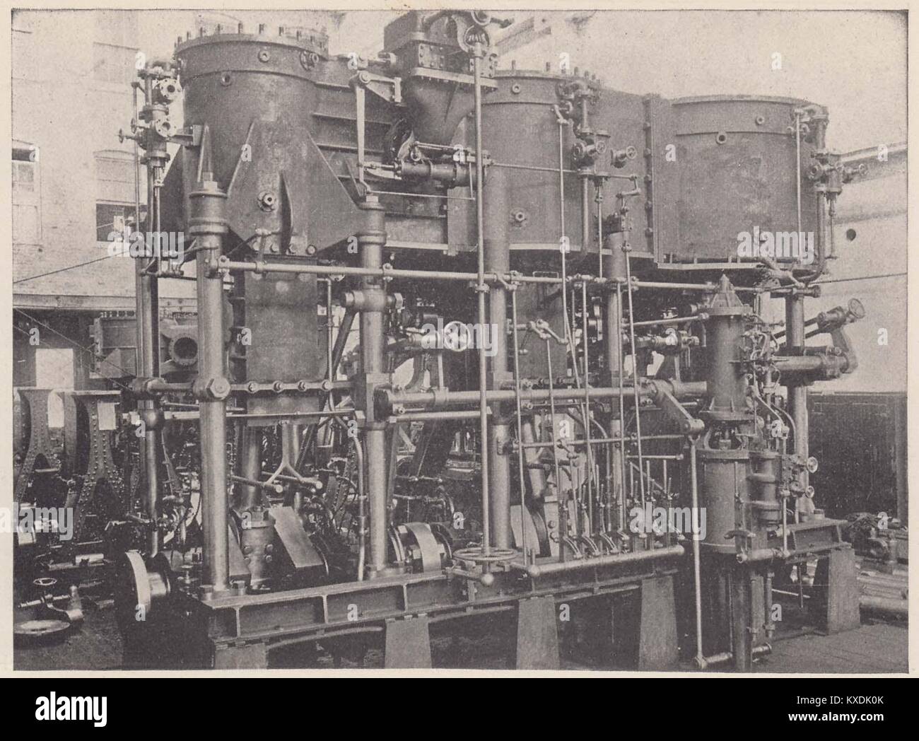L'anglais du Maine - comme tout le reste dans la construction du cuirassé  Maine, les moteurs étaient de la meilleure mate… Photo Stock - Alamy