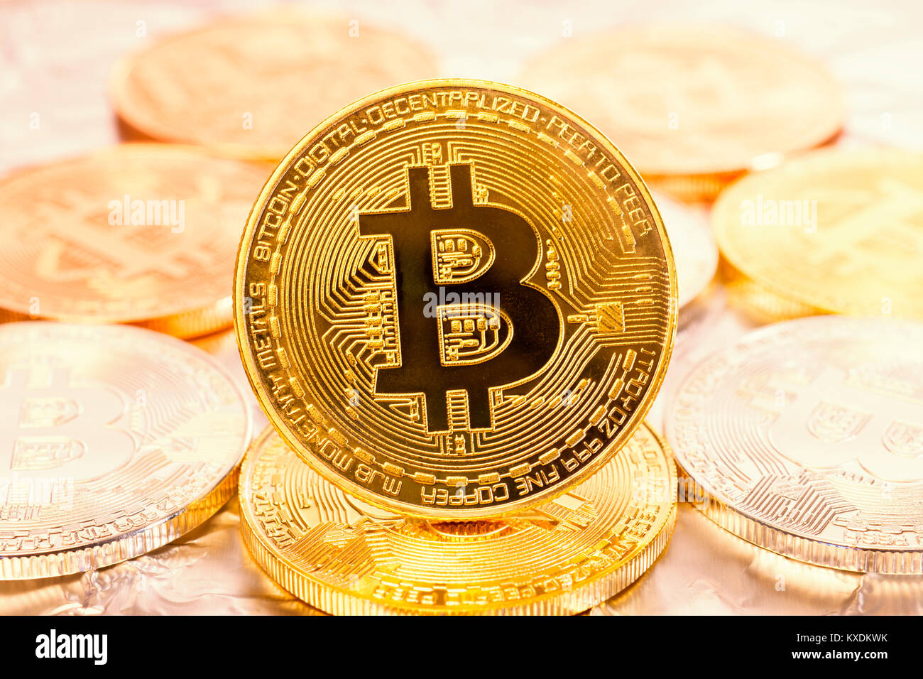 Image symbole de la monnaie numérique, physique de monnaie Bitcoin Banque D'Images