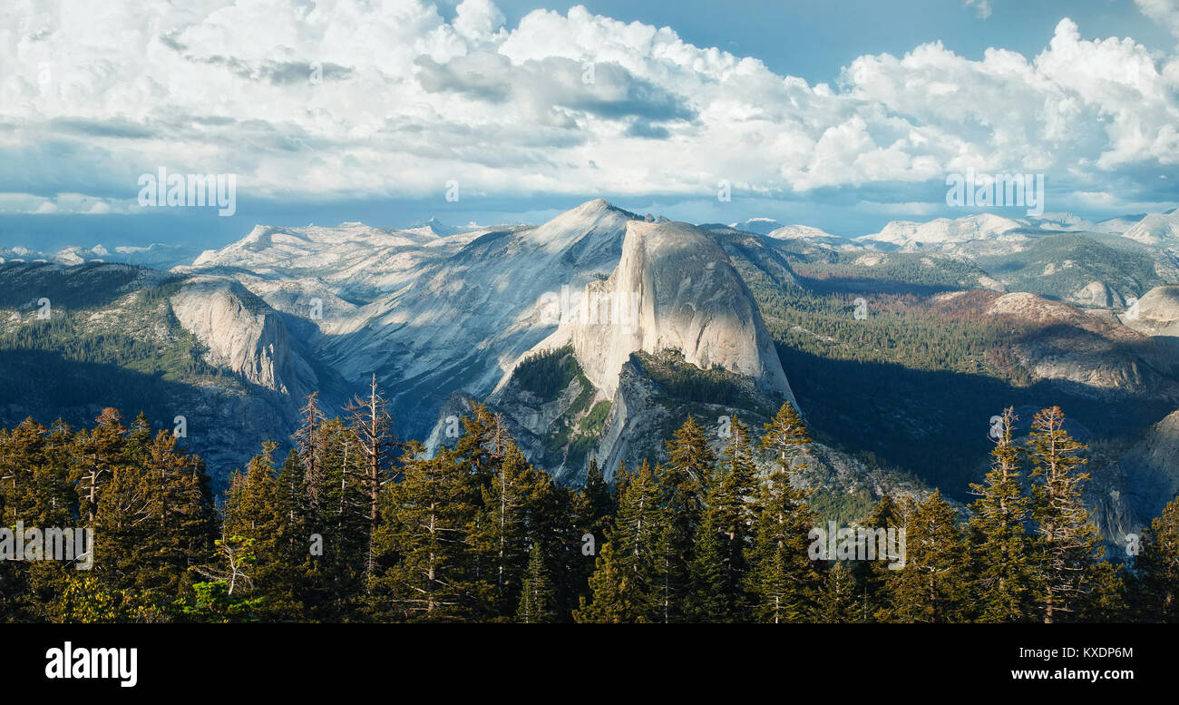 Demi-Dôme et Haute Sierra de Sentinel Dome Banque D'Images