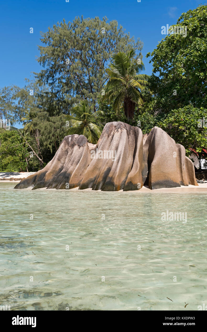 Les roches de granit sur la plage Anse Source d'argent, La Digue, Seychelles Banque D'Images