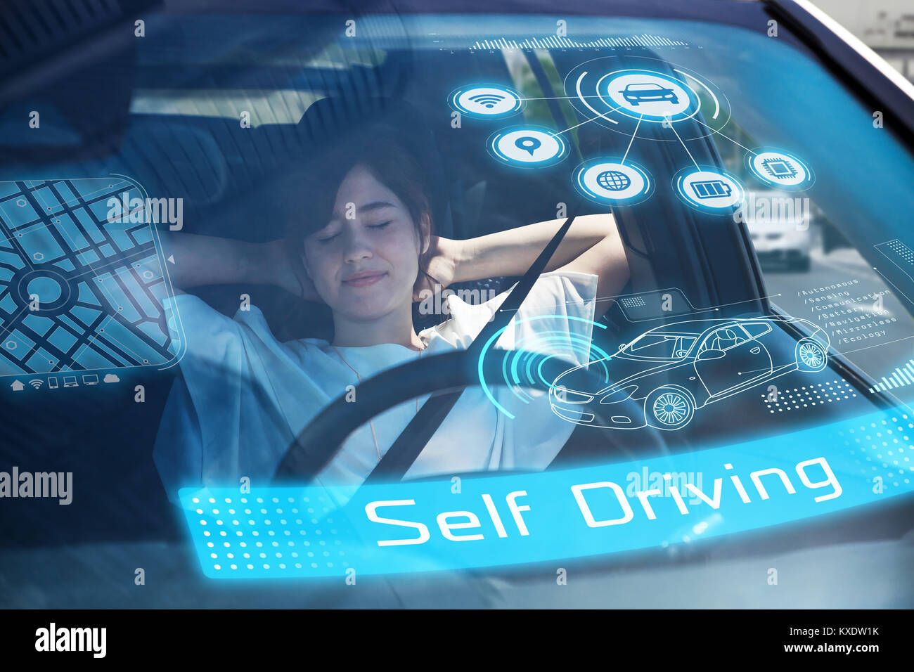 Femme endormie dans la voiture autonome. Voiture sans conducteur. Self-Driving car. UGV (unmanned ground vehicle). Banque D'Images