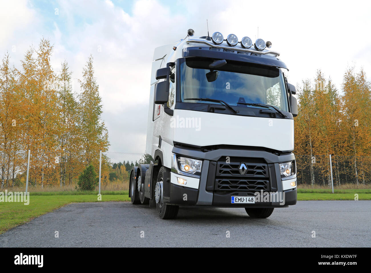 LIETO, FINLANDE - 4 octobre, 2014 : Renault T480 tracteur routier sur l'affichage. Renault Trucks T'est attribué l'International Truck de l'année 2015 par le j Banque D'Images