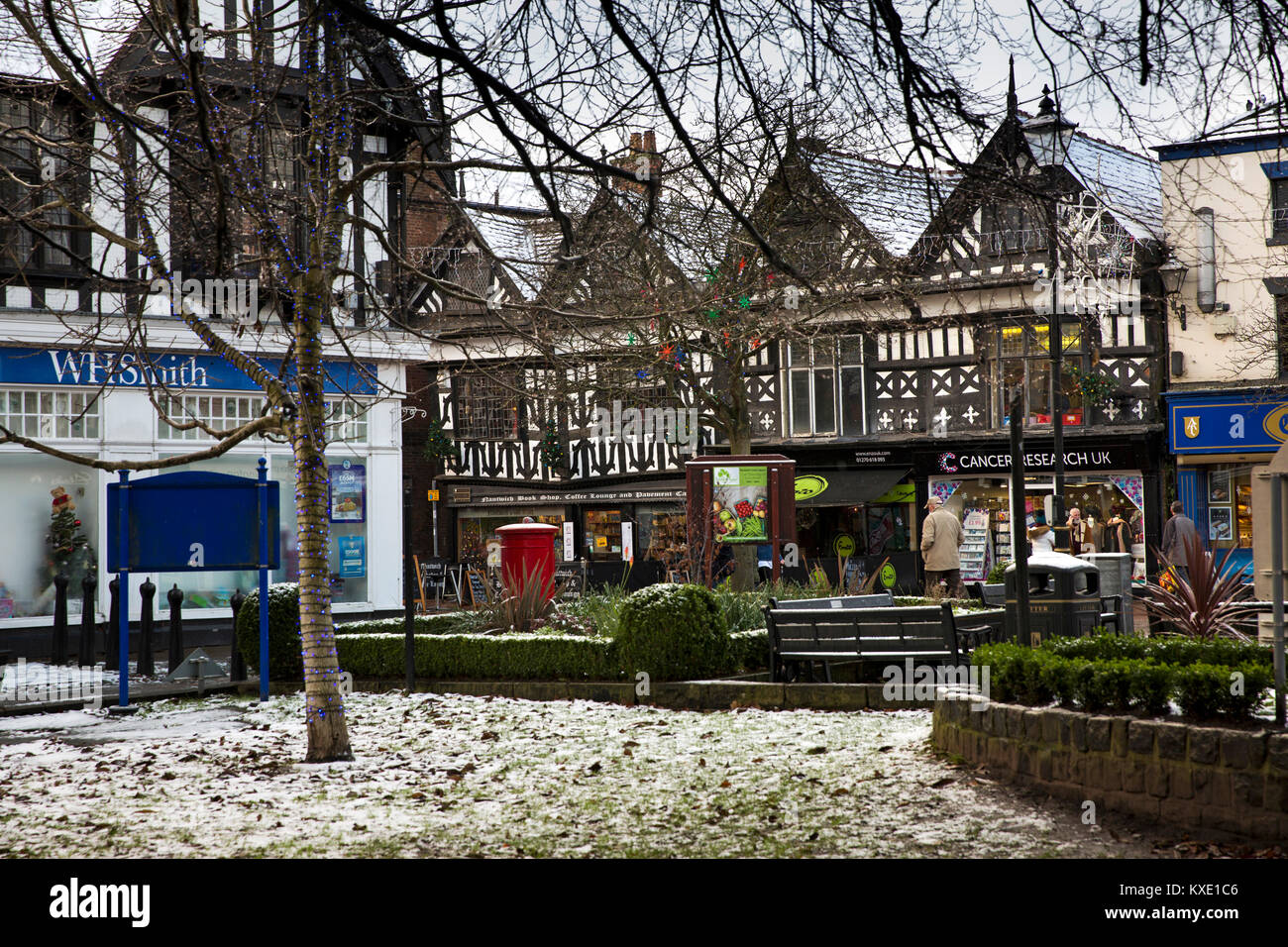 Royaume-uni, Angleterre, Cheshire, Nantwich, High Street, Town Square en hiver, 1584 Maison Tudor Banque D'Images