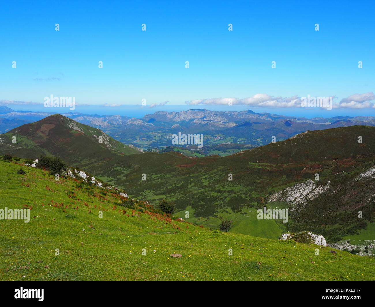 Vue sur les montagnes près des Lacs de Covadonga, dans les Asturies - Espagne Banque D'Images