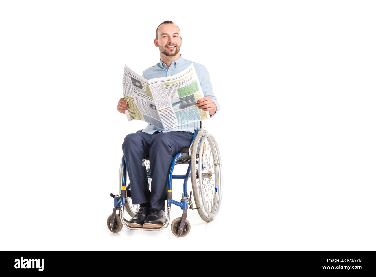 Man in wheelchair with newspaper Banque D'Images