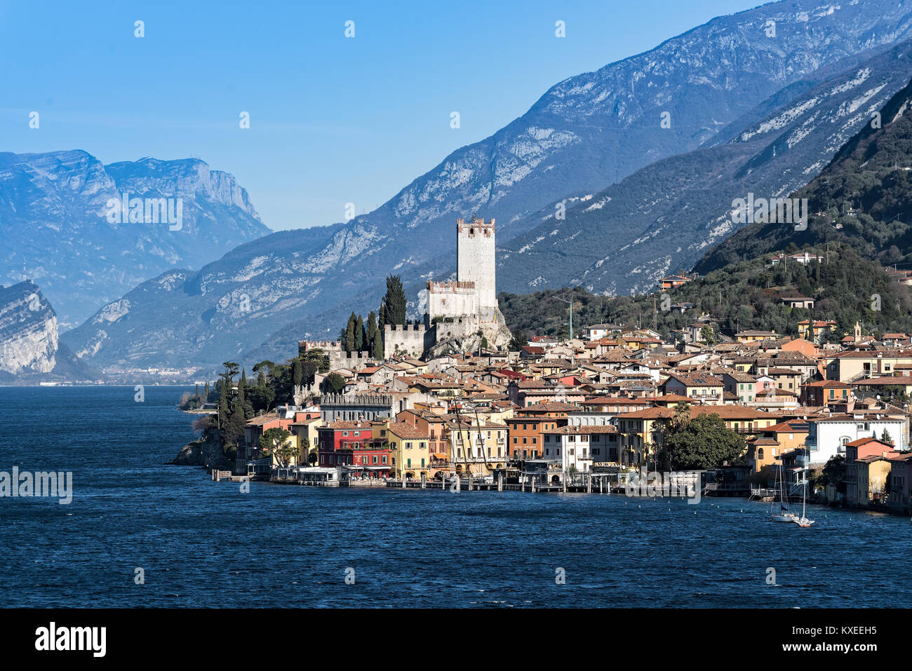 Une partie de la ville de Malcesine sur la rive orientale du lac de Garde en Italie du nord Banque D'Images