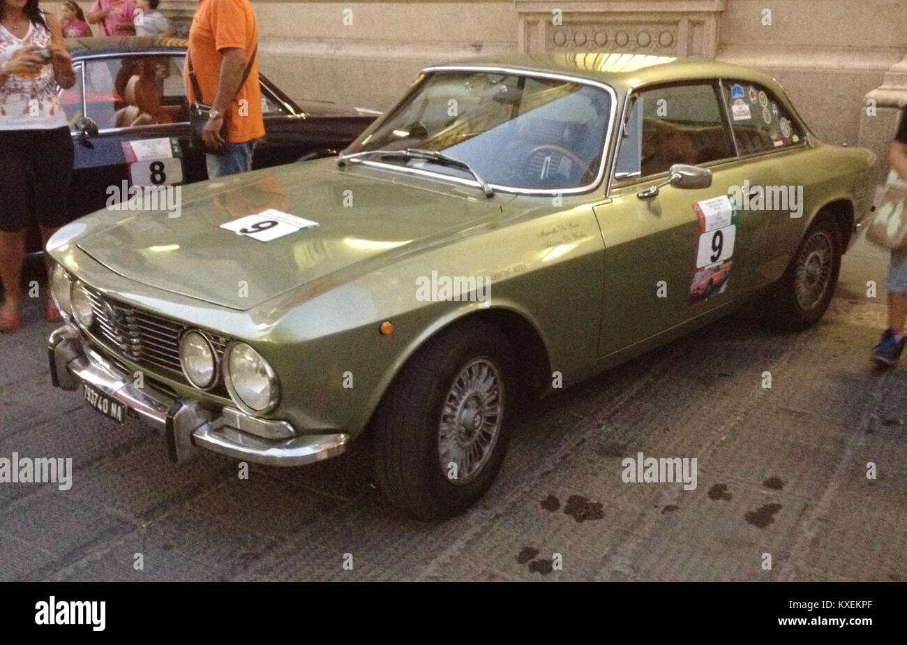 L'Alfa Romeo 2000 coupé II est une voiture de sport italienne produite au début des années 1970, avec un moteur à l'avant, une propulsion arrière et un design élégant typique de la marque. Banque D'Images