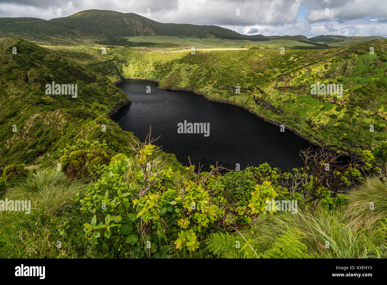 Atmosphère nuage sur la Caldeira Comprido, Ilha das Flores, l'île de Flores, Açores, Portugal Banque D'Images