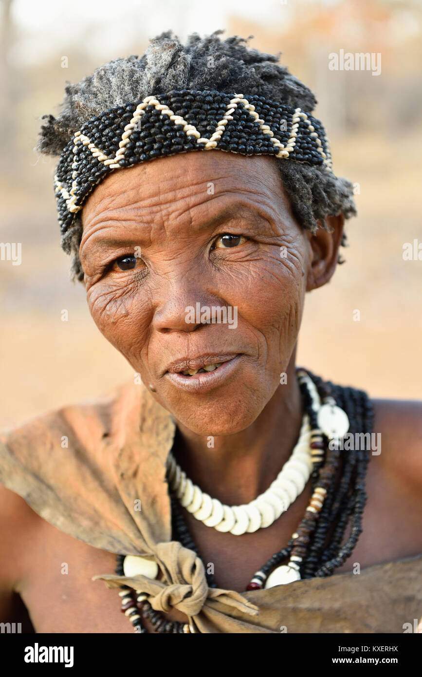 Vieille Femme,tribu San Bushman du Kalahari,portrait,,Namibie Banque D'Images