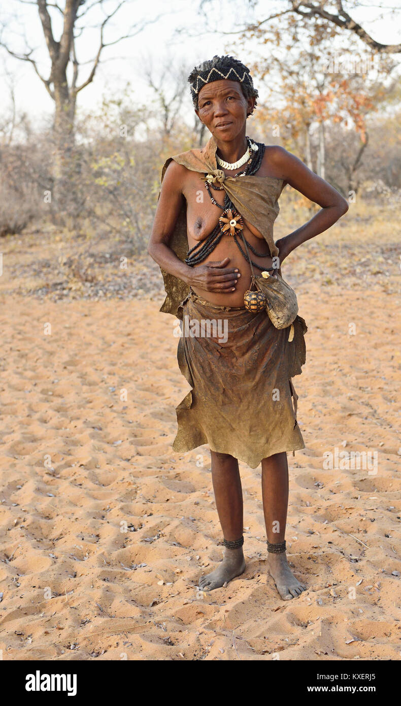 Vieille Femme,tribu San Bushman du Kalahari,portrait,,Namibie Banque D'Images