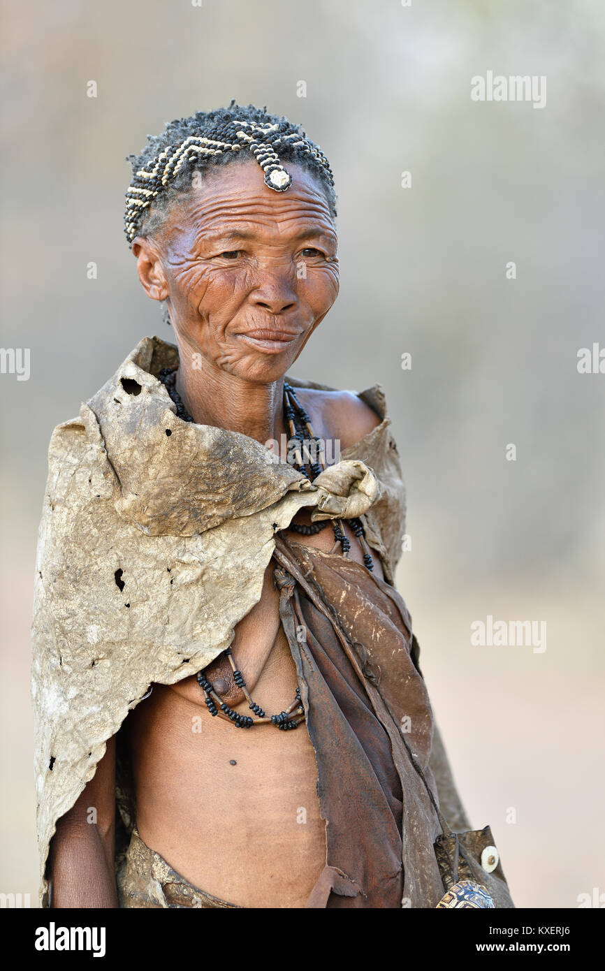 Vieille Femme,tribu San Bushman du Kalahari,portrait,,Namibie Banque D'Images