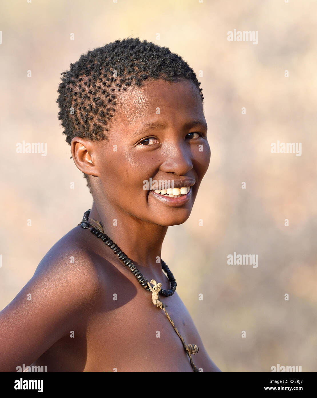 Femme Bushmen San,tribu,portrait,,Namibie Kalahari Banque D'Images