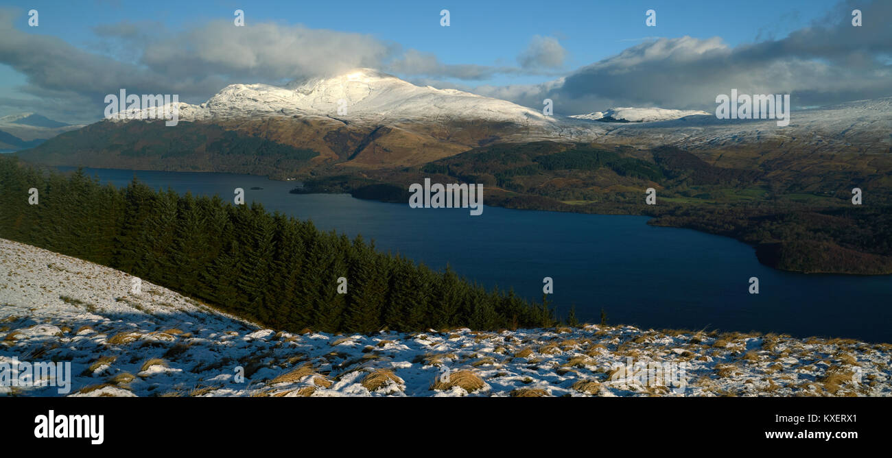 Vue d'hiver de Ben Lomond et Loch Lomond, Ecosse, Royaume-Uni Banque D'Images