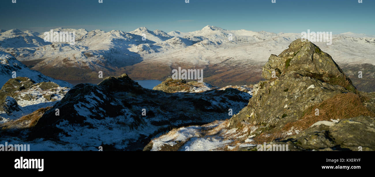 Vue d'hiver de sommet de Ben le ressort des Trossachs, Ecosse, Royaume-Uni. Banque D'Images