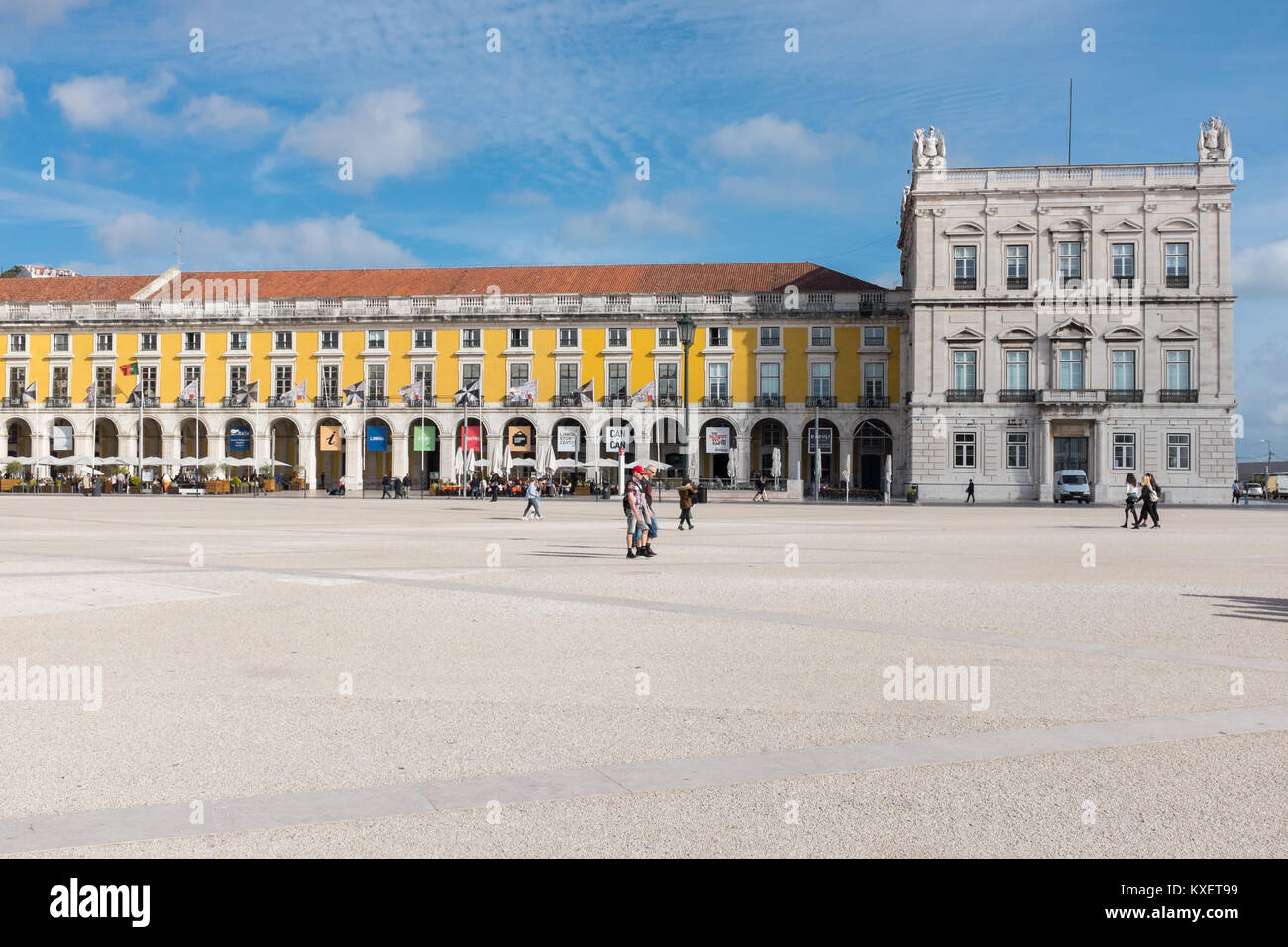 La Praca do Comercio à Lisbonne, dont la statue de Dom Jose et Arco da Rua Augusta, orné d'un arc de triomphe Banque D'Images