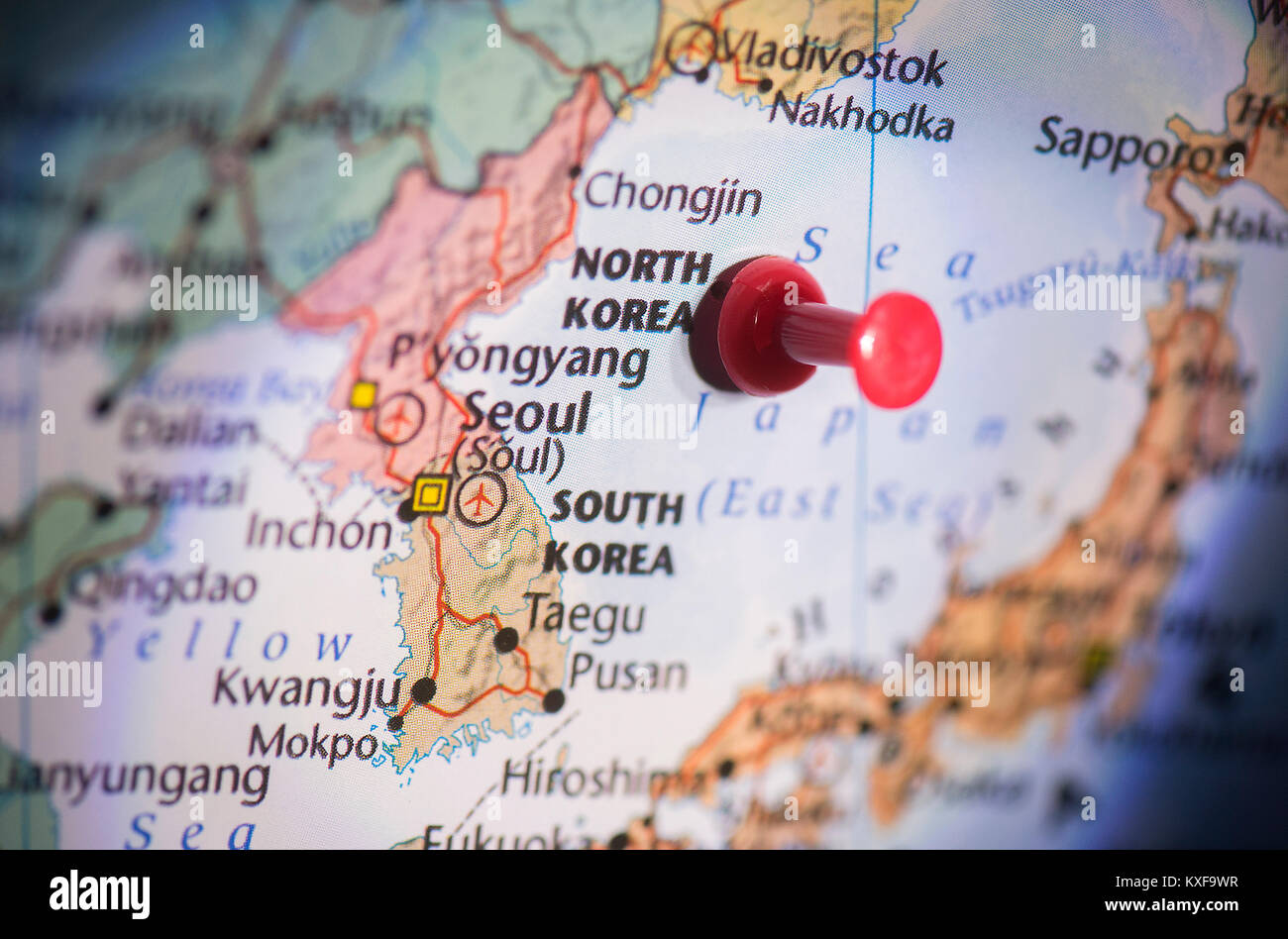 Une broche à molette rouge s'affiche à côté de la Corée du Nord Banque D'Images