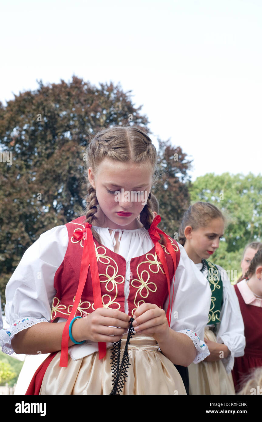 Fille Danseur traditionnel hongrois Banque D'Images