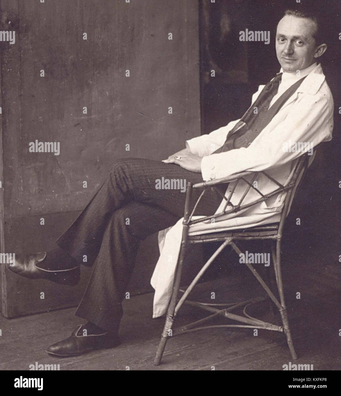 Alois Boháč (1885-1945) est un peintre et graphiste tchèque dont l'œuvre comprend des œuvres figuratives de style naïf créées entre le début et le milieu du XXe siècle. Ses photographies de portrait et ses peintures montrent des sujets fantaisistes et un style de dessin distinctif. Banque D'Images