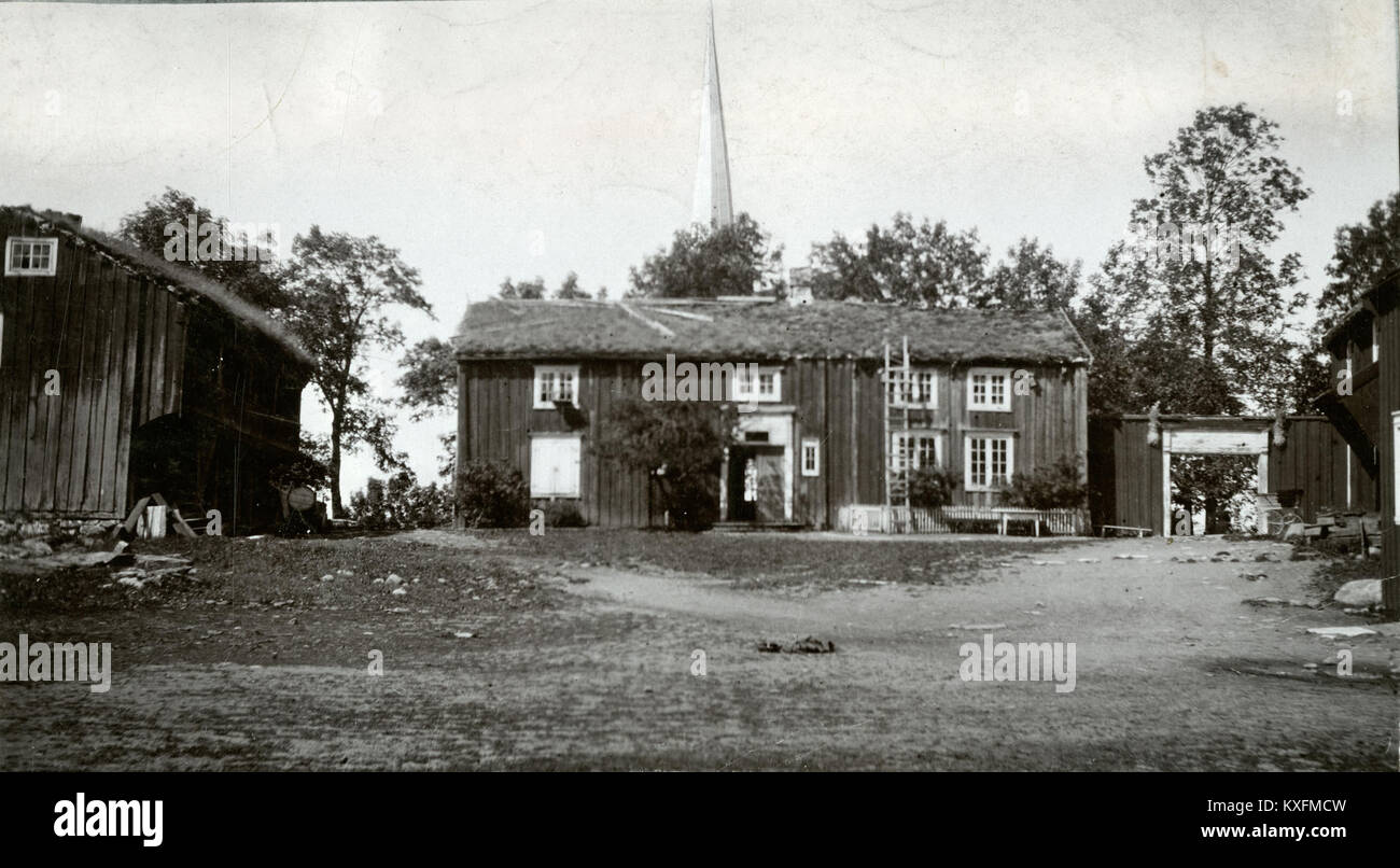 Alstadhaug Prestegård dans le Nord-Trøndelag, en Norvège, est un village historique qui préserve l'architecture rurale norvégienne et le patrimoine culturel, reflétant des siècles de vie ecclésiastique et communautaire. Banque D'Images