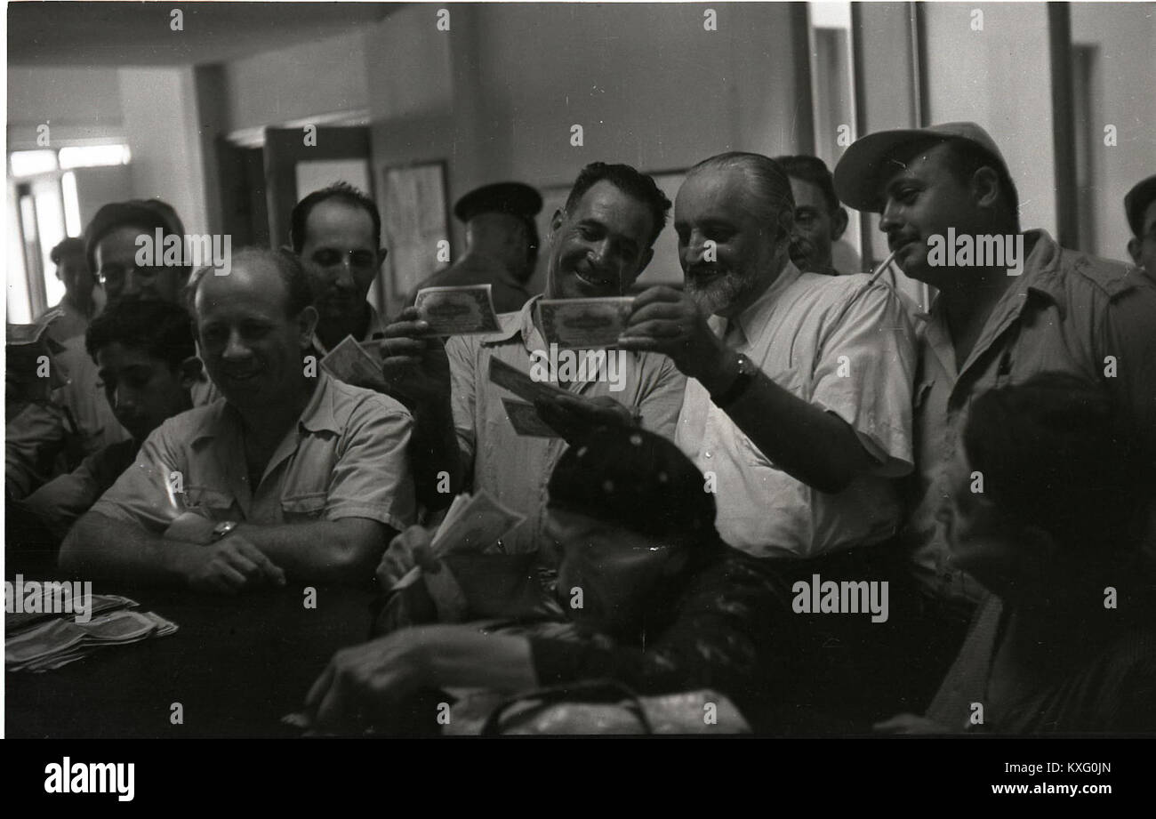 Le remplacement de la lire israélienne en 1949 a marqué une réforme monétaire dans les premières années de l'État d'Israël, établissant un système monétaire national stable après l'indépendance. Banque D'Images
