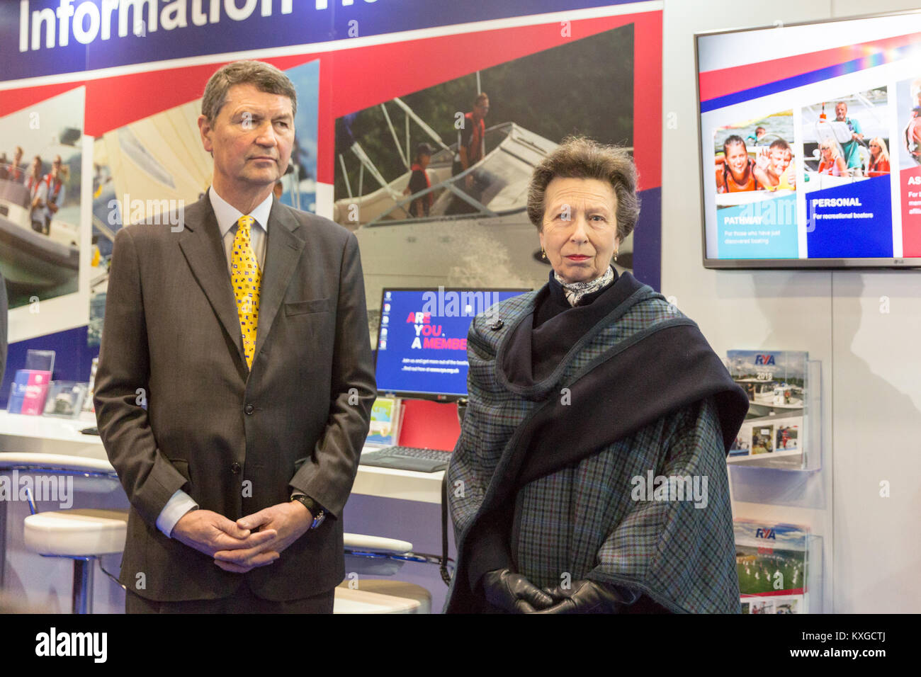 Excel, Londres, Royaume-Uni. 10 janvier, 2018. La princesse Royale, la Princesse Anne, avec son mari Sir Timothy Laurence. présente le Yachtmaster de l'année paralympique britannique de sailor Hannah Stodel. Credit : Imageplotter News et Sports/Alamy Live News Banque D'Images