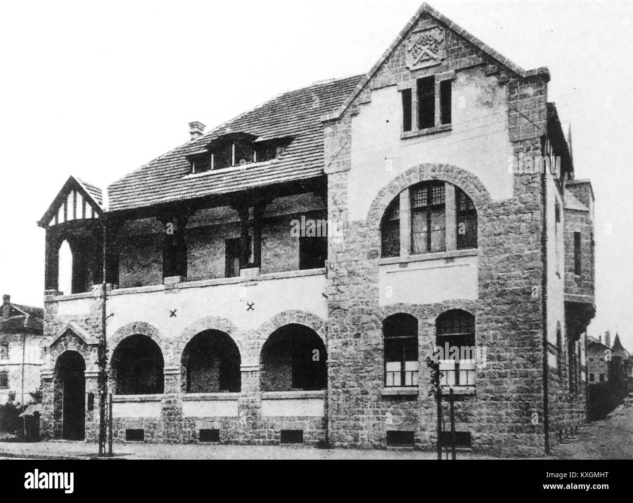 L'ancien siège de la Shandong Mining Company à Qingdao, construit pendant la période coloniale allemande, a servi de centre administratif pour les opérations minières et la gestion régionale. Banque D'Images