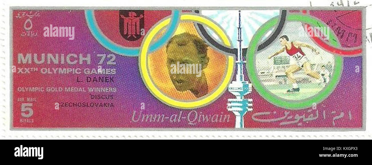 Un timbre-poste de 1972 d'Umm al-Quwain représentant Ludvík Daněk, athlète tchécoslovaque et lanceur de disques, commémorant les réalisations sportives de la philatélie internationale. Banque D'Images