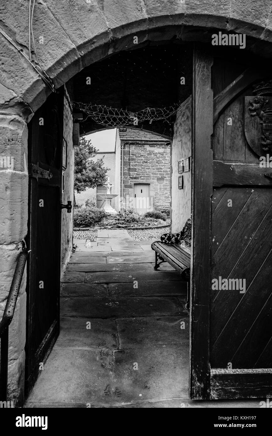 L'entrée l'Aumône-maisons construites pour loger les mendiants locaux dans le 17e siècle, à Appleby Westmorland, Cumbria Banque D'Images