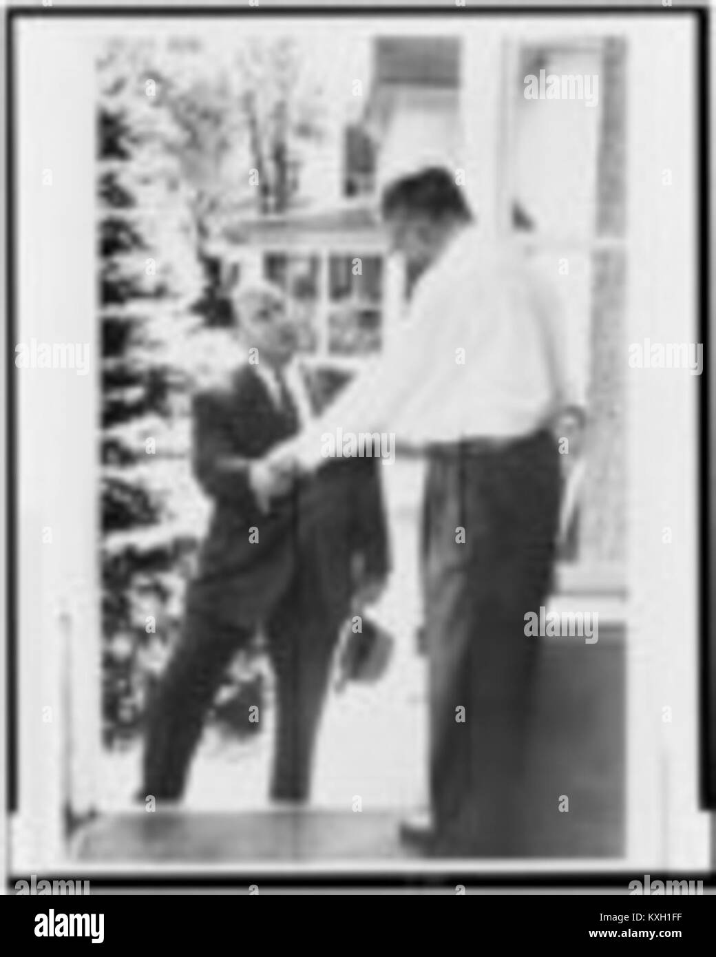 Photographie ou affiche politique montrant Adlai Stevenson faisant la promotion de « dollars pour les démocrates », documentant la campagne, la collecte de fonds et les messages politiques. Banque D'Images