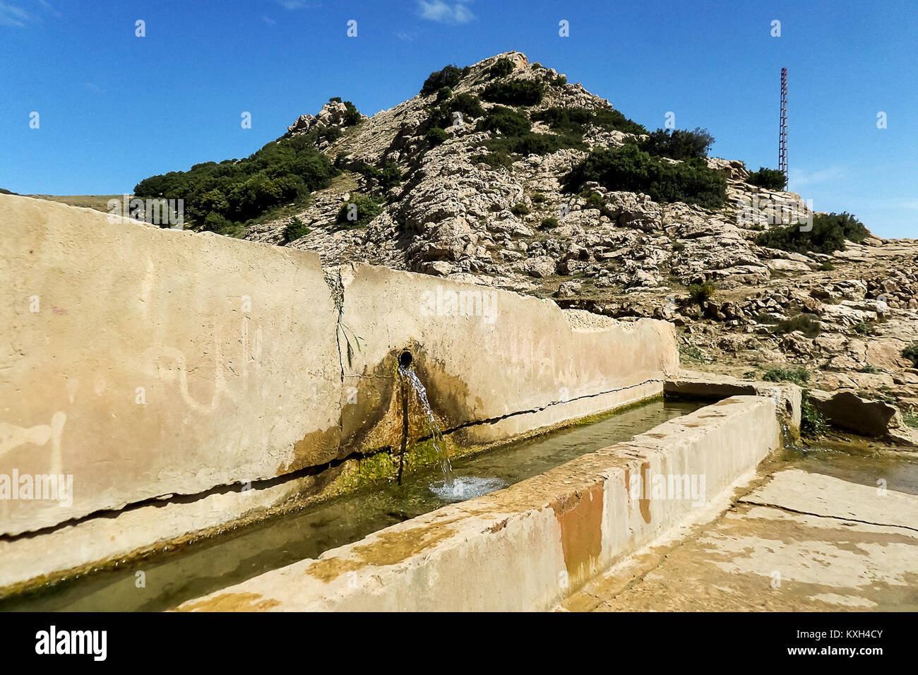 Une vue d'Aïn Taghrout (arabe : عين تازروت), une ville de la province de Bordj Bou Arréridj, en Algérie, montrant son environnement bâti et son habitat local dans une zone climatique méditerranéenne-continentale.  :ContentReference[oaicite :5]{index=5} Banque D'Images