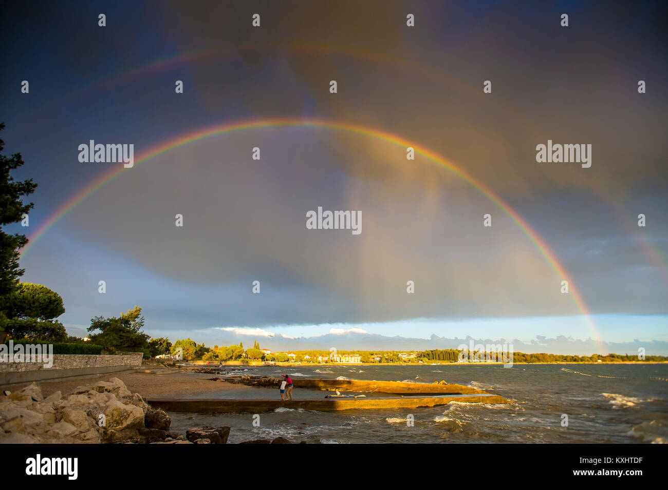 Seside immense orage d'été après l'arc-en-ciel Banque D'Images