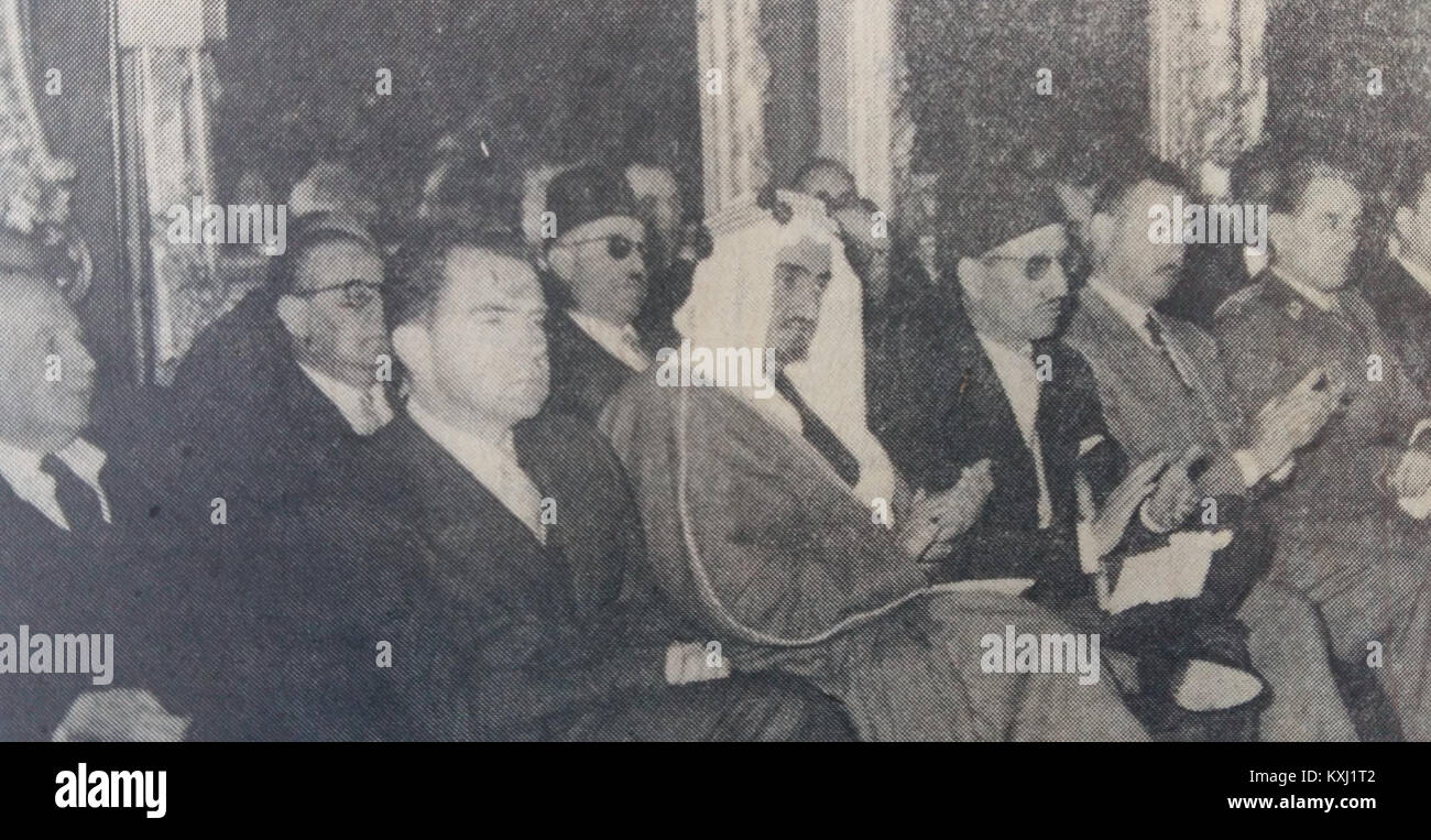 Photographie de l’Assemblée nationale constituante réunie à Bardo, Tunisie, le 20 mars 1957, commémorant une étape importante dans le développement politique post-indépendance du pays. Banque D'Images