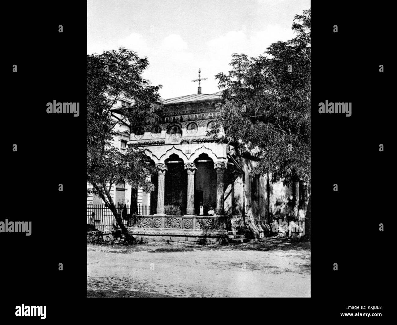 L'église Stavropoleos à Bucarest, en Roumanie, est un monastère orthodoxe historique connu pour son style architectural Brâncovenesc et ses sculptures complexes en pierre. Banque D'Images