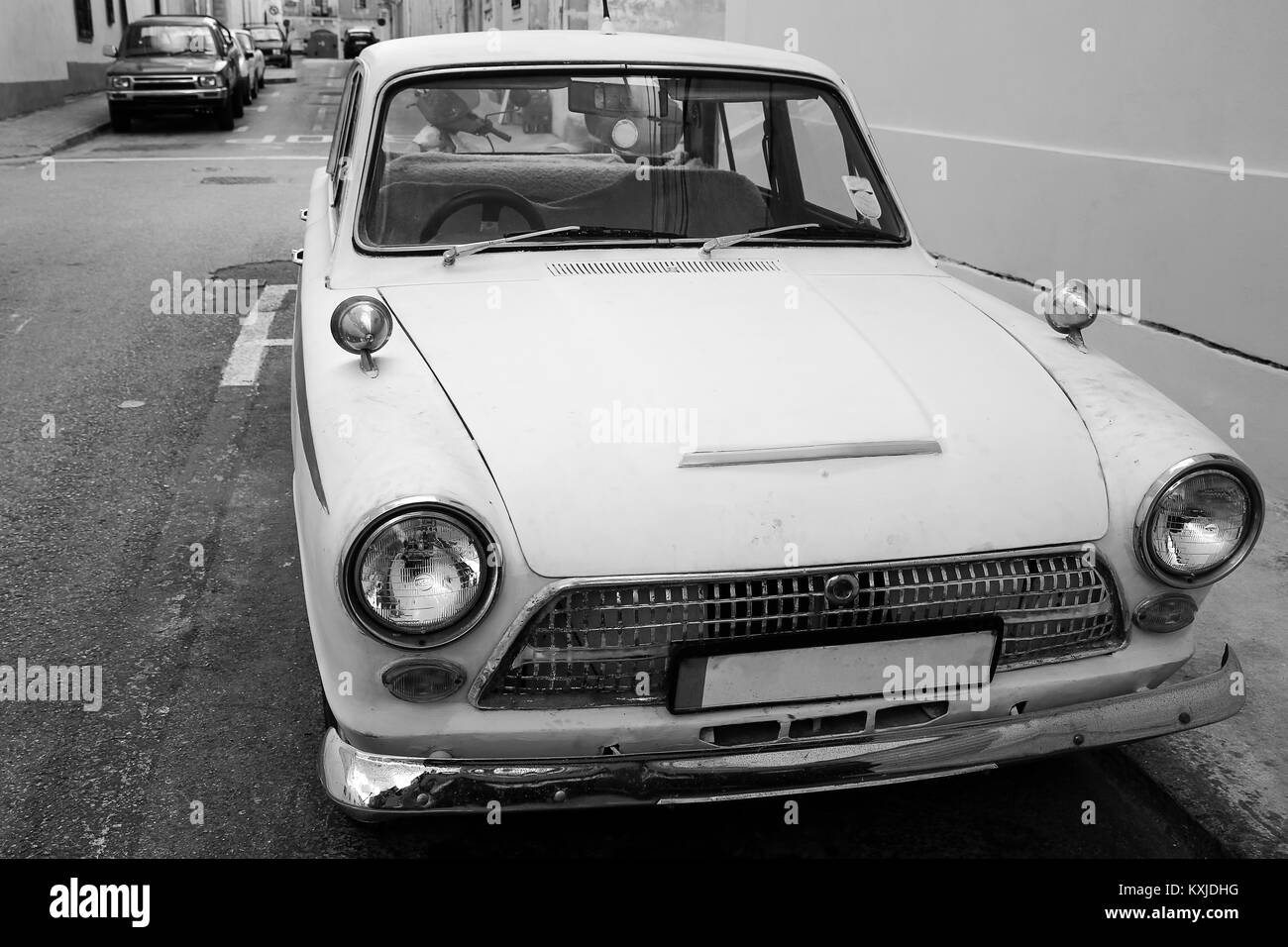 Classic vintage car dans la voirie urbaine de Malte Banque D'Images
