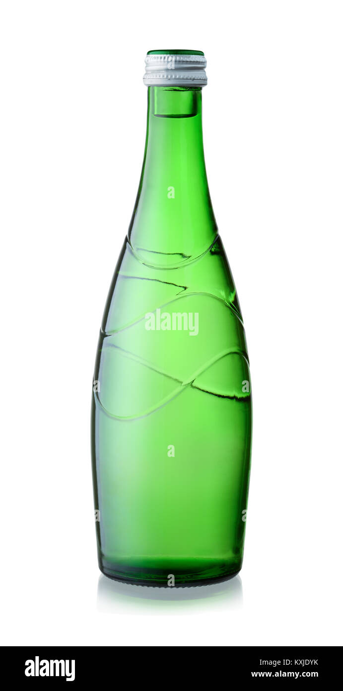 Vue de face de l'eau minérale bouteille verre isolated on white Banque D'Images