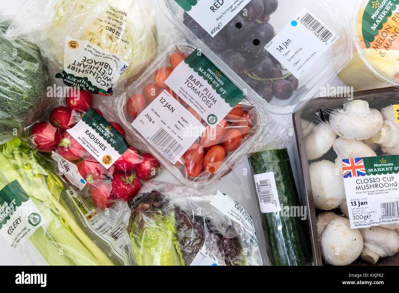 Plastic packaging supermarket Banque de photographies et d'images à haute  résolution - Alamy