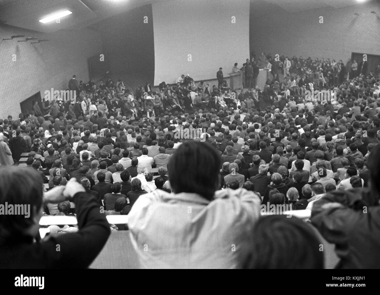 Discussion sur les émeutes de Pâques à l'Université de Francfort, le 16 avril 1968. L'AStA offres le sénateur de l'intérieur Ruhnau sa démission. Dans le monde d'utilisation | Banque D'Images