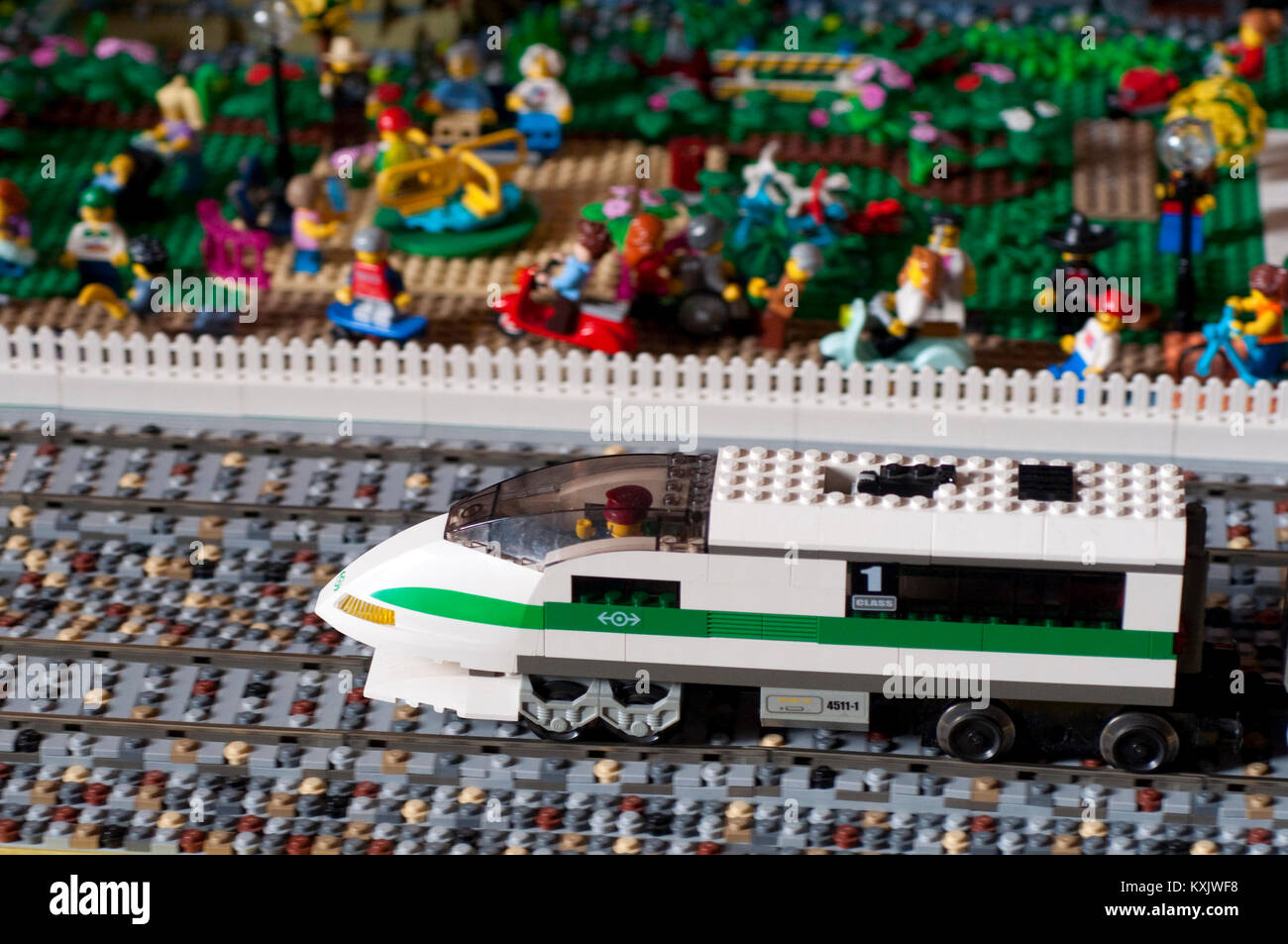 Le Train de voyageurs de jouets Lego Photo Stock - Alamy