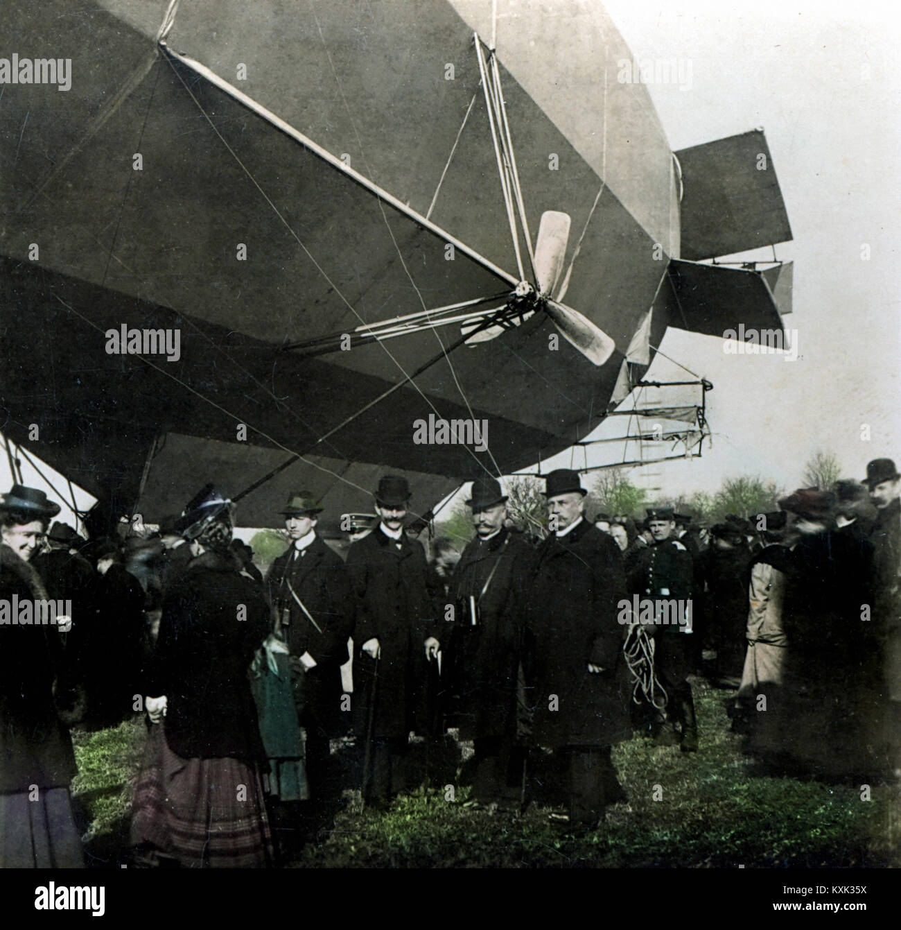 Premier Zeppelin avec un gouvernail Banque D'Images