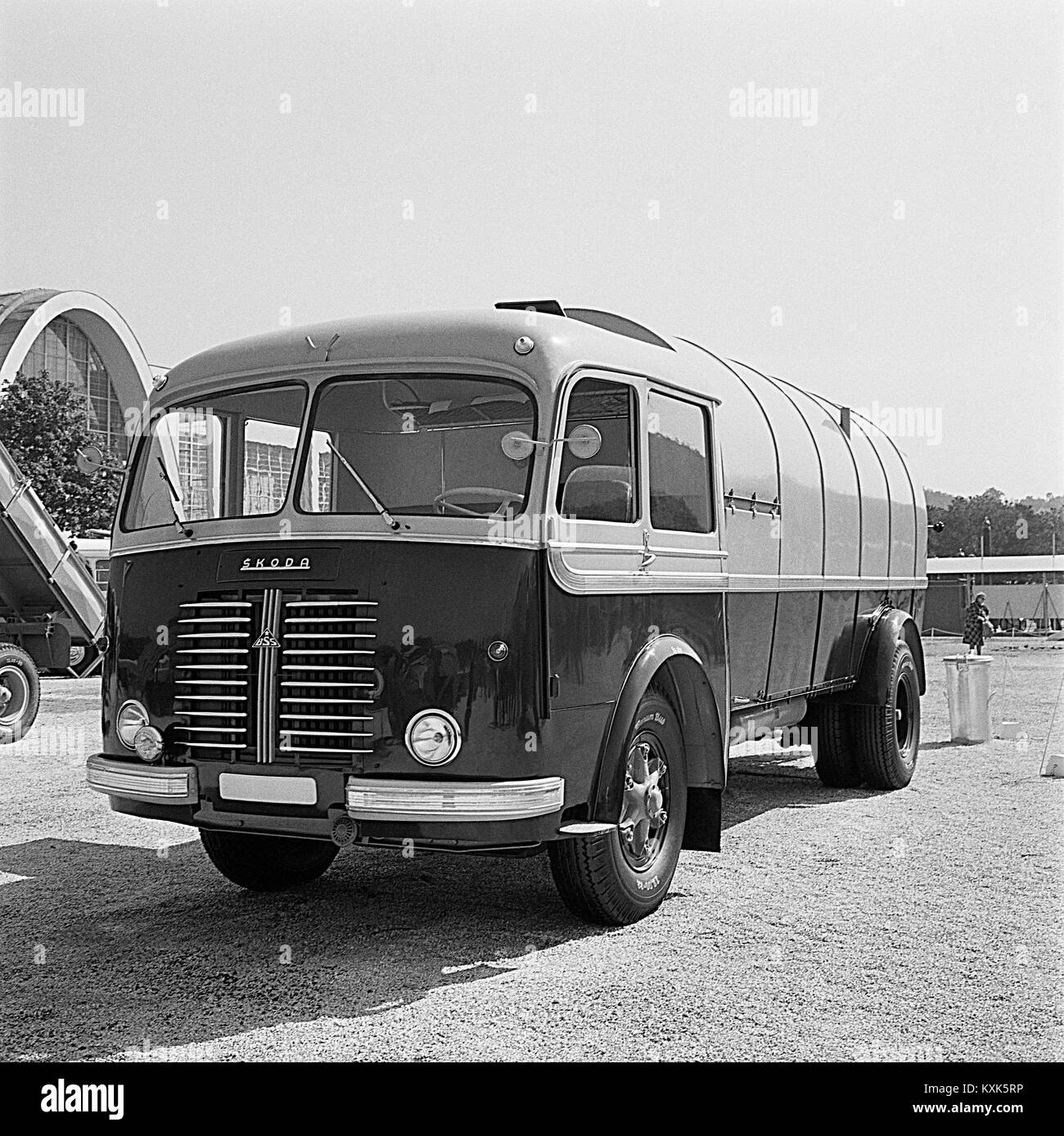 III Exposition d'ingénierie tchécoslovaque,Skoda 706 ROK-KUKA,véhicule de collecte des déchets Déchets,camion,dustcart,Corbeille,foutaise,camion benne à ordure,,bin,poubelle,camion,bin bin van Banque D'Images