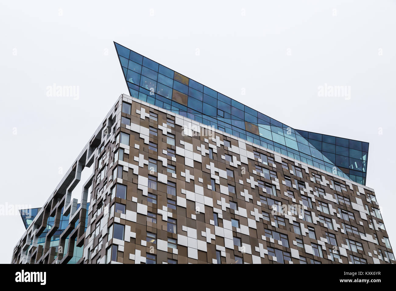 Le bâtiment Cube sur Wharfside Street à Birmingham. Ce bâtiment vient compléter la boîte aux lettres et de développement a été conçu par Ken Shuttleworth de faire Arc Banque D'Images