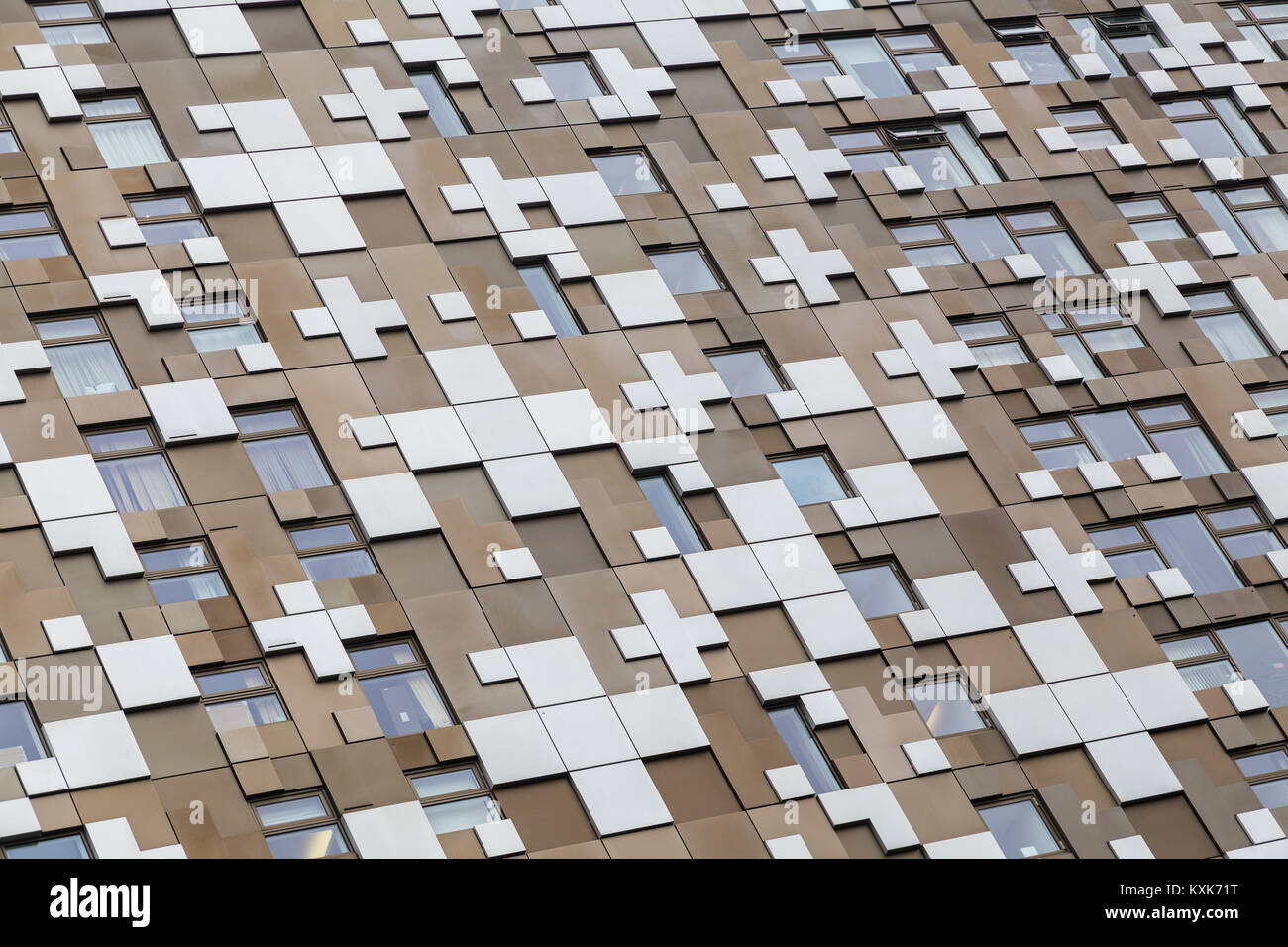 Le bâtiment Cube sur Wharfside Street à Birmingham. Ce bâtiment vient compléter la boîte aux lettres et de développement a été conçu par Ken Shuttleworth de faire Arc Banque D'Images
