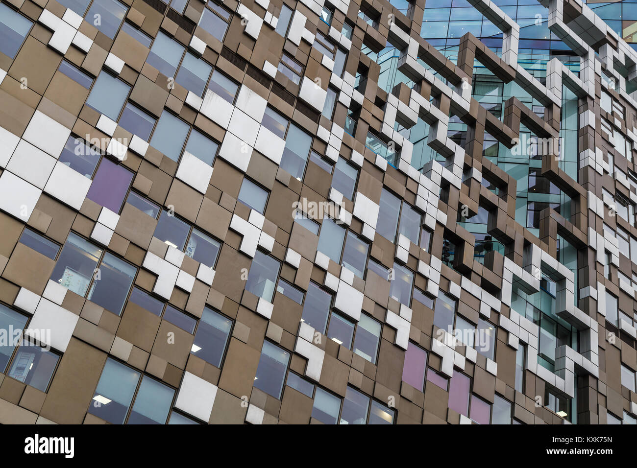 Le bâtiment Cube sur Wharfside Street à Birmingham. Ce bâtiment vient compléter la boîte aux lettres et de développement a été conçu par Ken Shuttleworth de faire Arc Banque D'Images