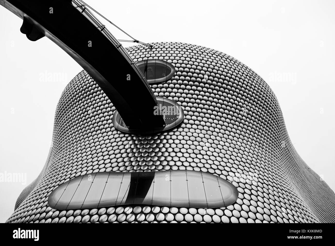 Image en noir et blanc à la recherche jusqu'à l'emblématique Selfridges bâtiment au cœur du centre-ville de Birmingham. Le bâtiment, qui fait partie de l'Bullrin Banque D'Images