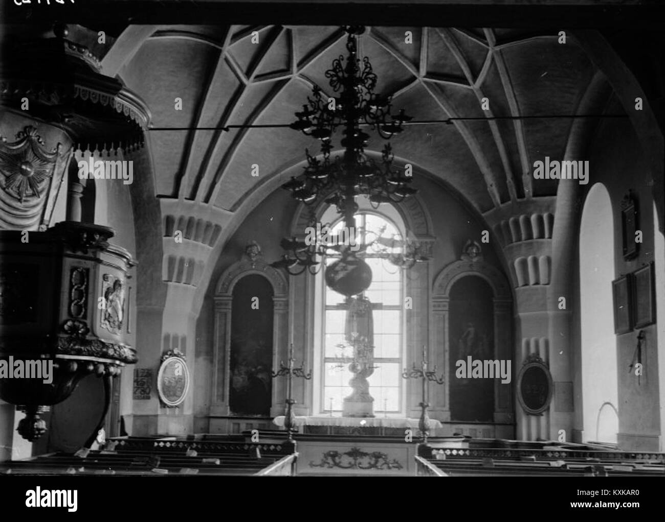 L'église de Arbrå, située à Arbrå, en Suède, est une église paroissiale historique avec une architecture remarquable, des vitraux et une signification culturelle. Banque D'Images
