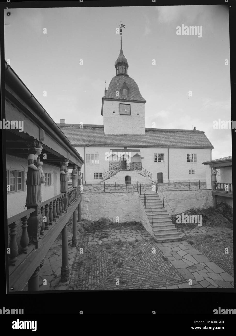 Photographie prise en février 2015 montrant le paysage montagneux de l’Autriche, avec des sommets et des vallées enneigés qui illustrent le paysage naturel et l’environnement alpin du pays. Banque D'Images